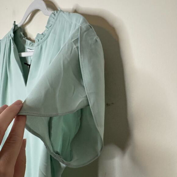 41 Hawthorn Women Tiffiny Tulip Sleeve Split Neck Blouse Green NWT Size M - Picture 5 of 9